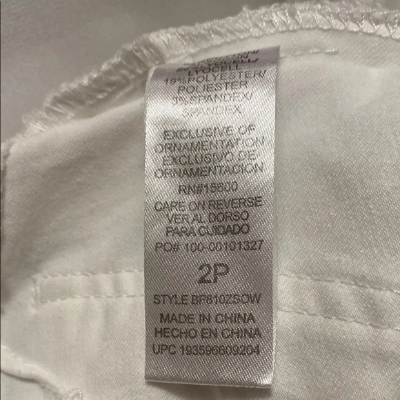 Democracy Stretch, Straight Leg Skimmer Fray Hem Jeans Size 2P - Picture 9 of 9